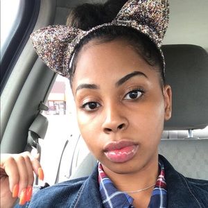 Meet your Posher, Mia